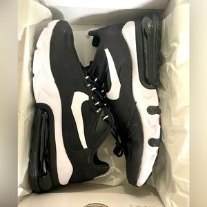 NWT Nike Black Air Max 270 React